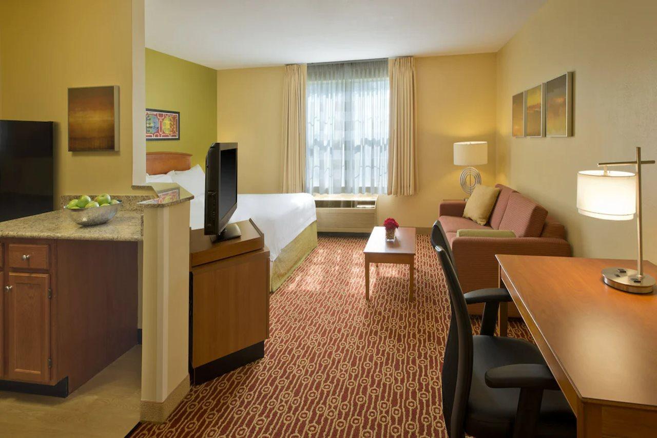 Birch Hills Suites - Блу Аш Экстерьер фото