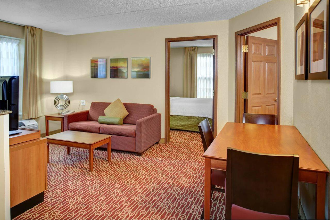 Birch Hills Suites - Блу Аш Экстерьер фото